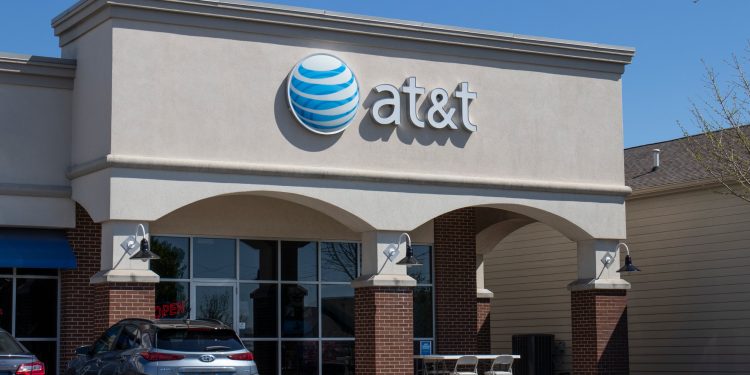 Red alert: AT&T stock price is at risk before earnings