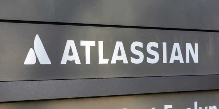 Atlassian stock at risk as insiders sell the expensive TEAM shares