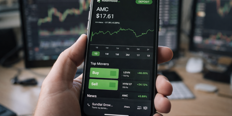 Robinhood stock dives as crypto woes continue, costs rise: buy the dip?